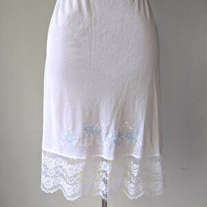 vtg white nylon blue floral embroidered & lace skirt slip